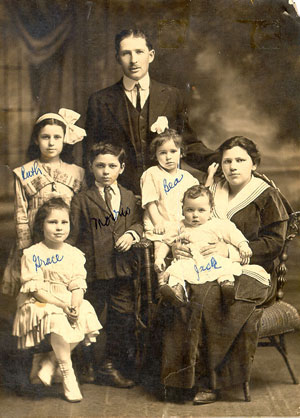 Bernard & Bessie and 5 children (1917)