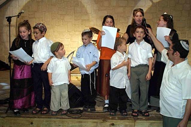 Kitsis grandchildren singing at Ayelet's wedding (2004)