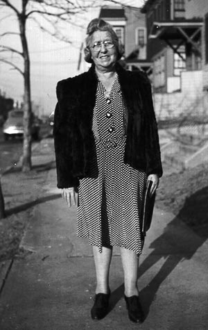 Rivka Bilsky Opper (1943)